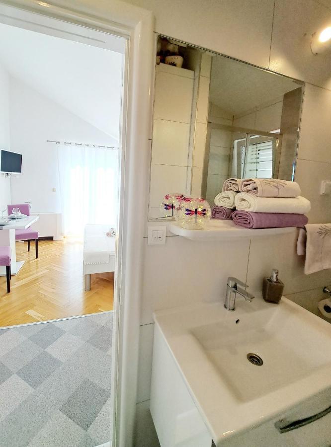Studio Apartments Regina Bol Buitenkant foto